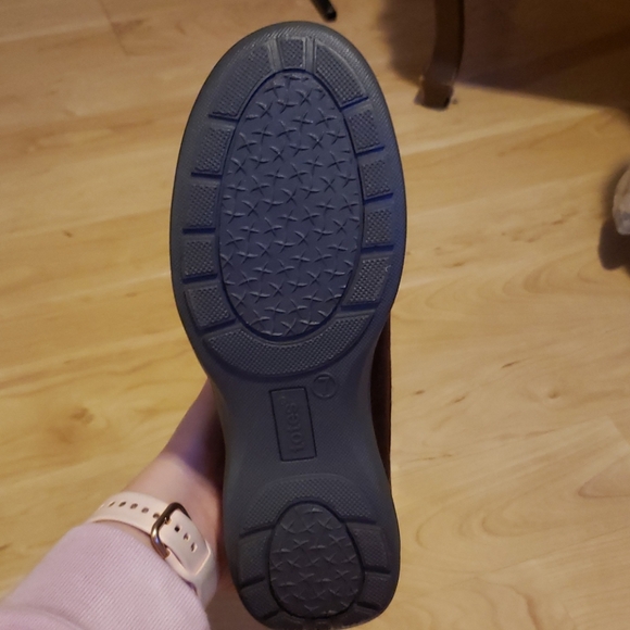 NWT brown Totes Boots. CUMFY AND CUTE! - Picture 9 of 10